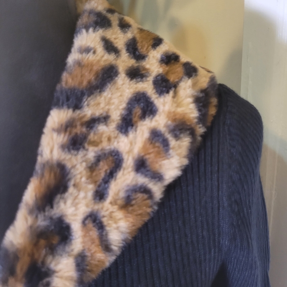 Y2k Inspired Cropped Faux Fur Leopard Cardigan - Picture 2 of 6